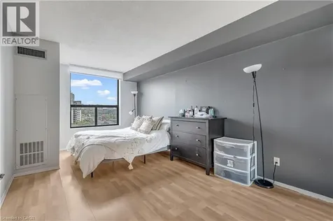 25 Agnes Street Mississauga ON L5B 3X7