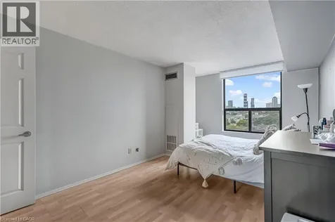 25 Agnes Street Mississauga ON L5B 3X7