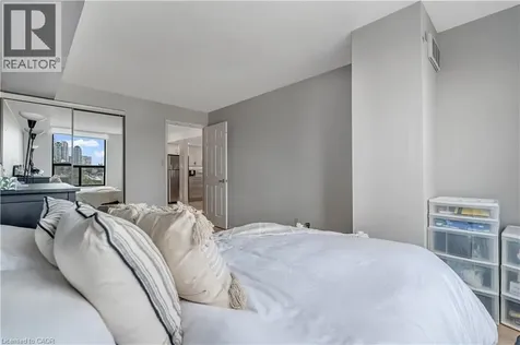 25 Agnes Street Mississauga ON L5B 3X7