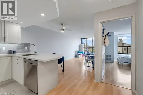 25 Agnes Street Mississauga ON L5B 3X7