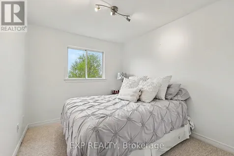 5 Sundew Court West Ottawa ON K2S 1Z5