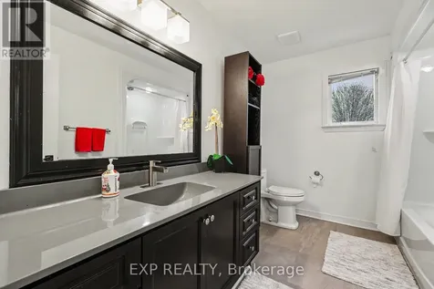 5 Sundew Court West Ottawa ON K2S 1Z5
