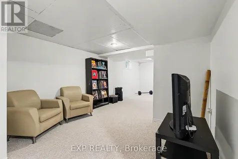 5 Sundew Court West Ottawa ON K2S 1Z5