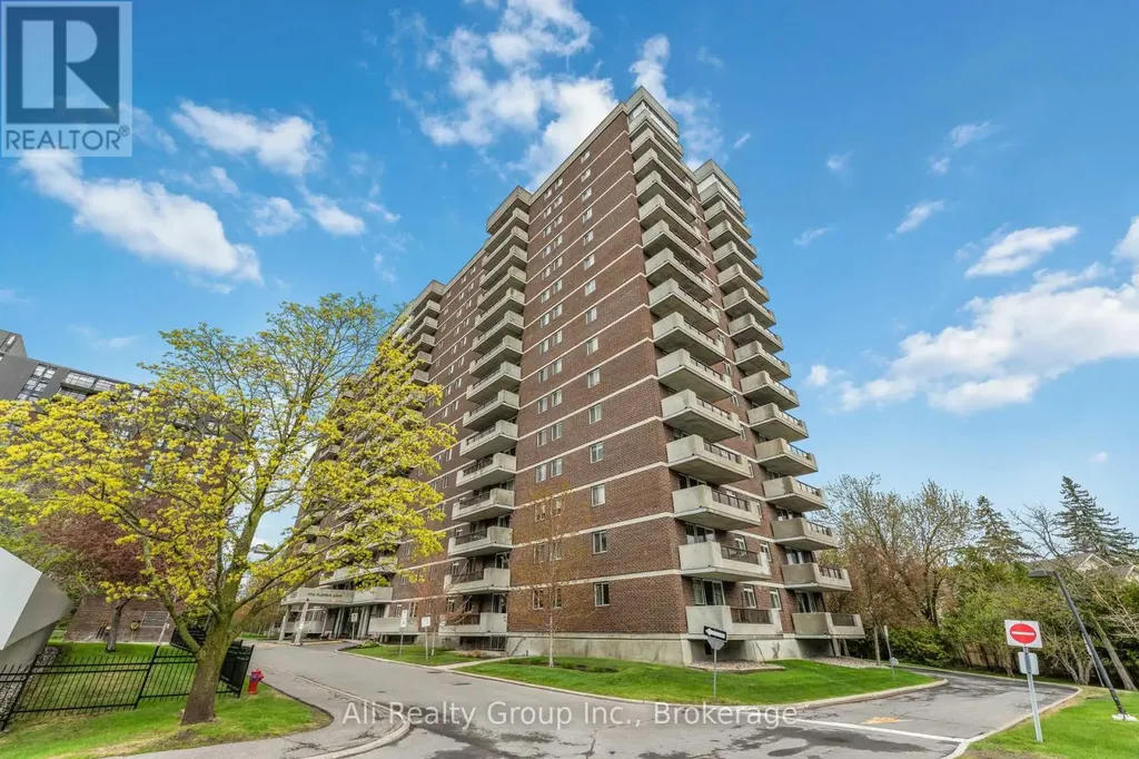 1705 Playfair Drive Ottawa ON K1H 8P6