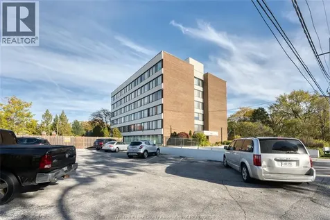 2144 Pelissier Windsor ON N8X 1N4