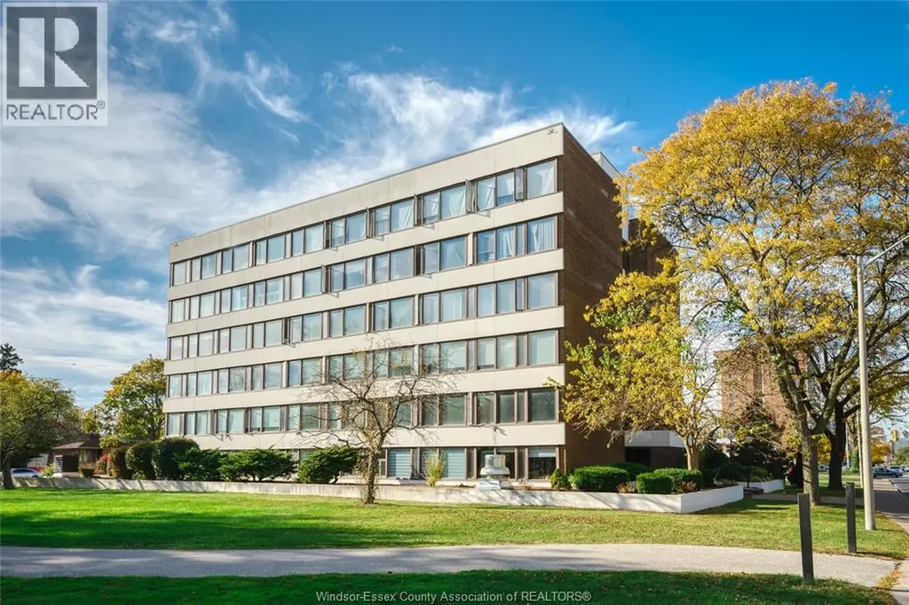 2144 Pelissier Windsor ON N8X 1N4