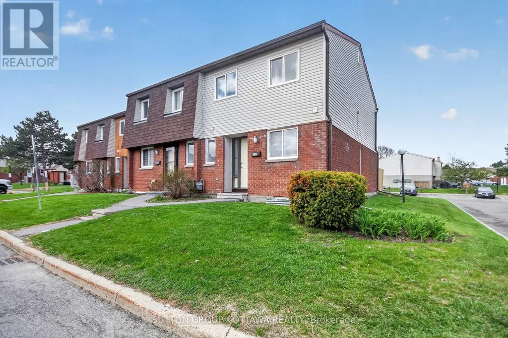 35D Woodvale Green Ottawa ON K2G 4H3