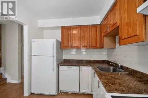 35D Woodvale Green Ottawa ON K2G 4H3