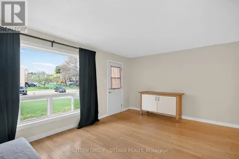 35D Woodvale Green Ottawa ON K2G 4H3