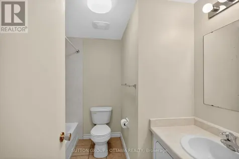 35D Woodvale Green Ottawa ON K2G 4H3