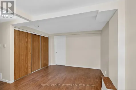 35D Woodvale Green Ottawa ON K2G 4H3