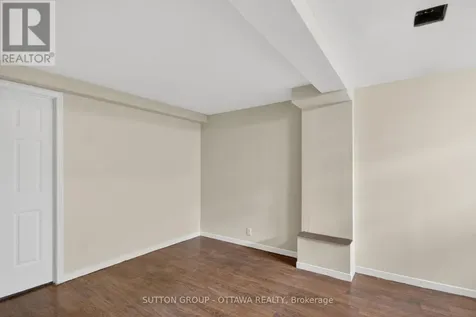 35D Woodvale Green Ottawa ON K2G 4H3