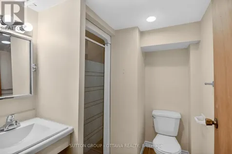 35D Woodvale Green Ottawa ON K2G 4H3
