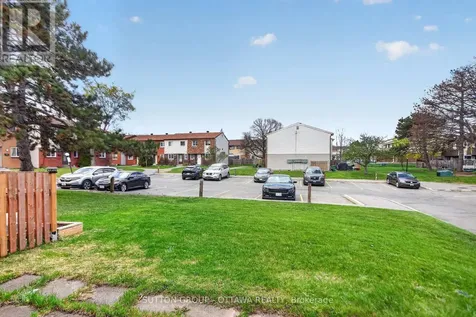 35D Woodvale Green Ottawa ON K2G 4H3