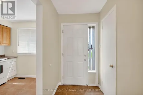35D Woodvale Green Ottawa ON K2G 4H3