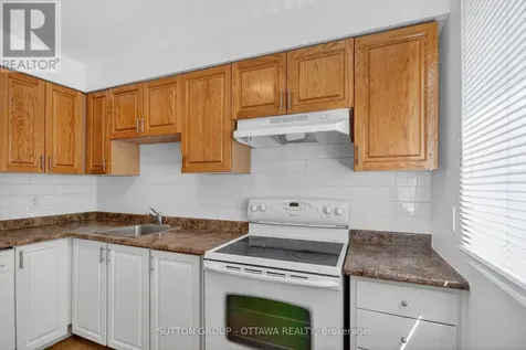 35D Woodvale Green Ottawa ON K2G 4H3