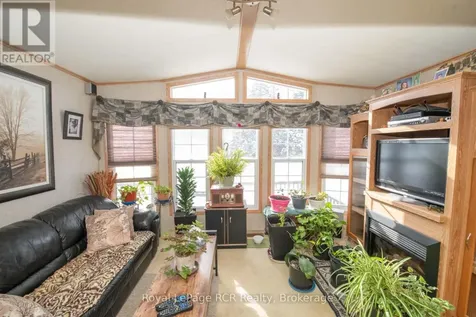 61 Lakeside Street Wellington North ON N0G 2L0
