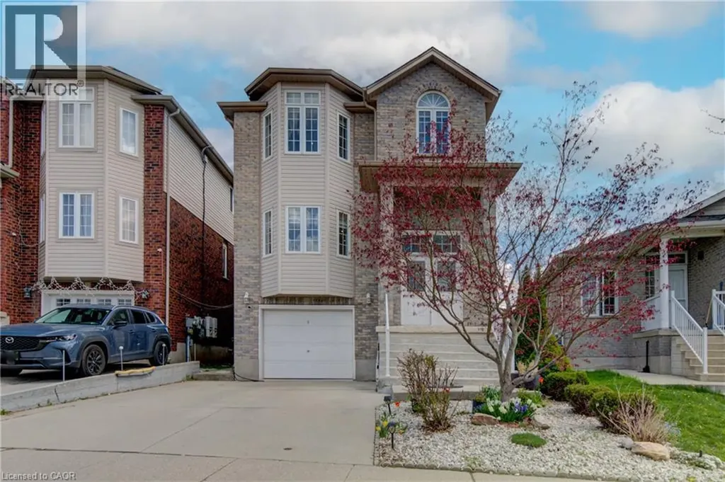 32 Lena Crescent Cambridge ON N1R 8P4