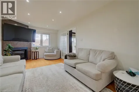 32 Lena Crescent Cambridge ON N1R 8P4
