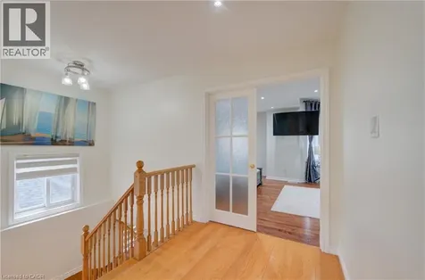 32 Lena Crescent Cambridge ON N1R 8P4