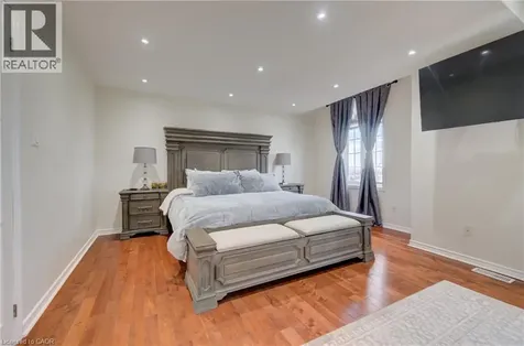32 Lena Crescent Cambridge ON N1R 8P4