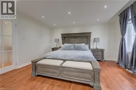 32 Lena Crescent Cambridge ON N1R 8P4
