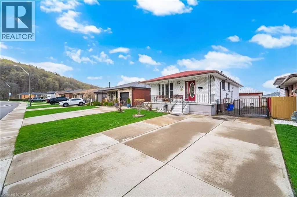 31 Summercrest Drive Hamilton ON L8K 6G5