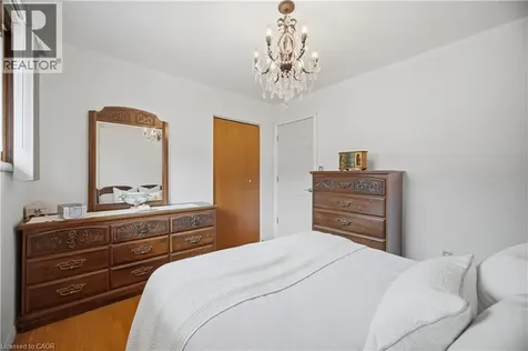 31 Summercrest Drive Hamilton ON L8K 6G5