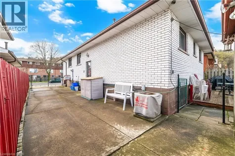 31 Summercrest Drive Hamilton ON L8K 6G5