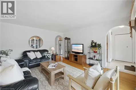 31 Summercrest Drive Hamilton ON L8K 6G5