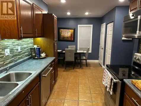 1043 Lena Avenue Windsor ON N9C 3K3
