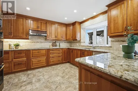 50 Rosenfeld Crescent Ottawa ON K2K 2L2