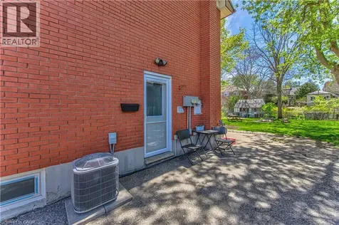 37 Gottscheer Court Kitchener ON N2M 3L3
