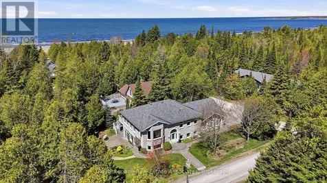 422 Third Avenue North South Bruce Peninsula ON N0H 2G0