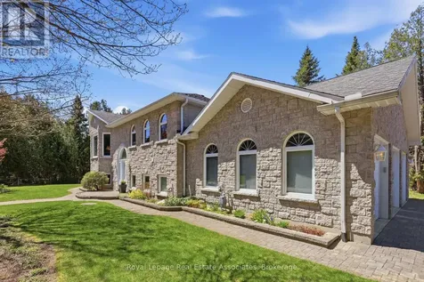 422 Third Avenue North South Bruce Peninsula ON N0H 2G0