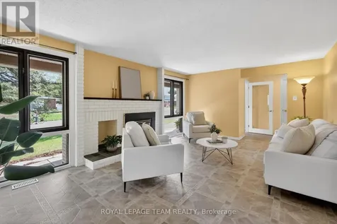 21 Lindhurst Crescent Ottawa ON K2G 0T8
