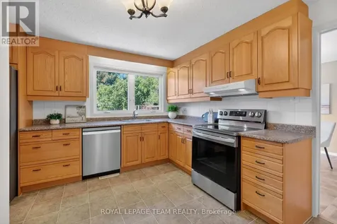21 Lindhurst Crescent Ottawa ON K2G 0T8