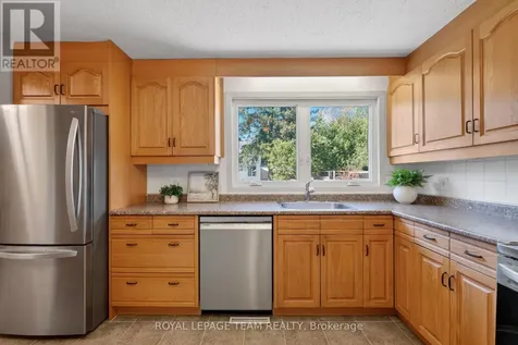21 Lindhurst Crescent Ottawa ON K2G 0T8