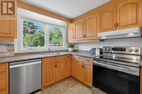 21 Lindhurst Crescent Ottawa ON K2G 0T8