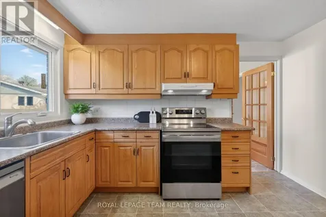 21 Lindhurst Crescent Ottawa ON K2G 0T8