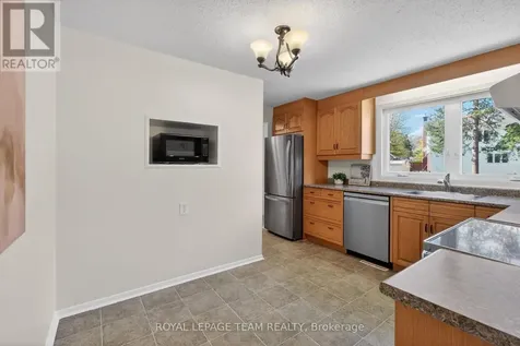 21 Lindhurst Crescent Ottawa ON K2G 0T8