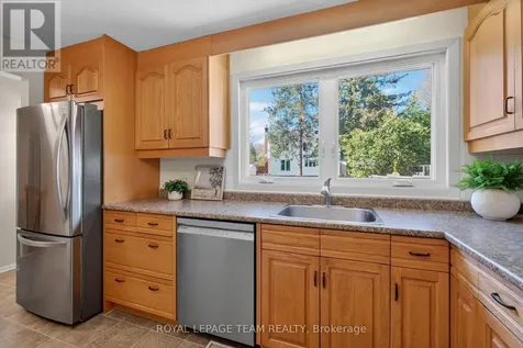21 Lindhurst Crescent Ottawa ON K2G 0T8