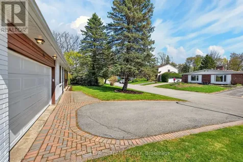 21 Lindhurst Crescent Ottawa ON K2G 0T8