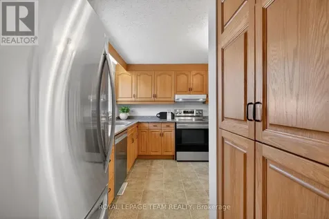 21 Lindhurst Crescent Ottawa ON K2G 0T8