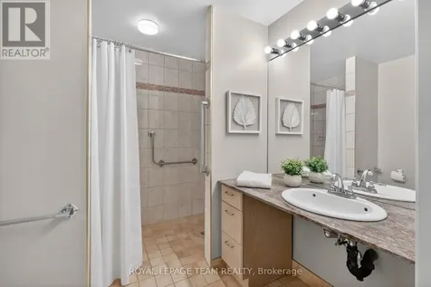 21 Lindhurst Crescent Ottawa ON K2G 0T8