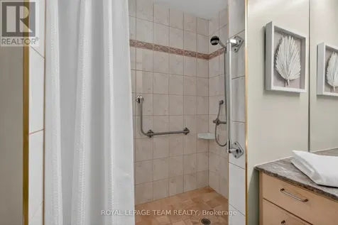 21 Lindhurst Crescent Ottawa ON K2G 0T8