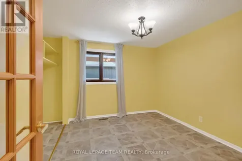 21 Lindhurst Crescent Ottawa ON K2G 0T8