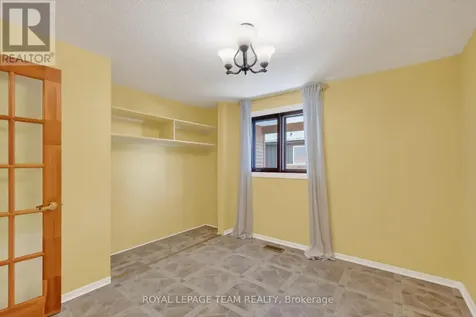 21 Lindhurst Crescent Ottawa ON K2G 0T8
