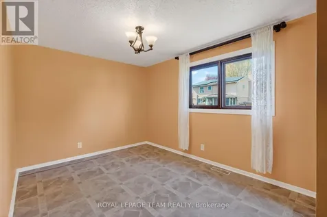 21 Lindhurst Crescent Ottawa ON K2G 0T8