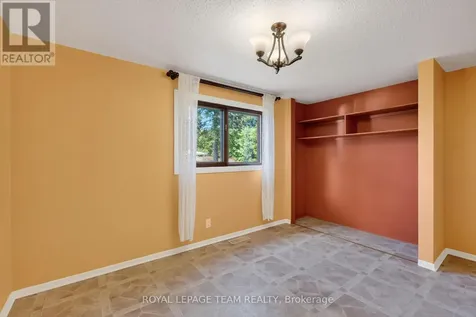 21 Lindhurst Crescent Ottawa ON K2G 0T8